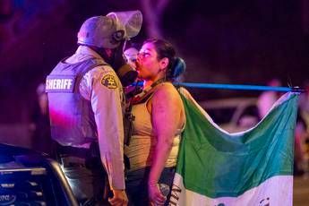 Los Angeles, scontri fra polizia e manifestanti. Trump: “Arrestare tutti quelli a volto coperto”