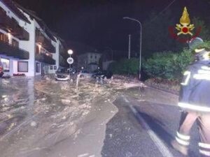 Maltempo nel bellunese, pioggia e detriti bloccano Borca di Cadore