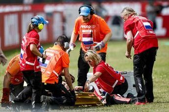 Moto3, paura ad Assen: brutto incidente per Lunetta, trasportato in ospedale