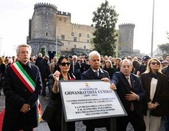 Napoli, deturpata la targa per Giogiò. La mamma: “Avevo denunciato videochiamate killer dal carcere”