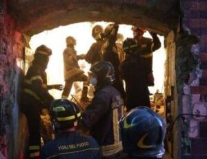 Napoli, esplosione in un ristorante del centro: morto un uomo