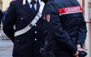 Napoli, tecnica del ‘finto maresciallo’: giovane arrestato per 11esima volta