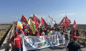 “No alla guerra”, corteo davanti alla base Usa di Sigonella