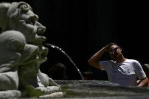 Ondata di caldo estremo in Italia, oggi 18 città bollino rosso: domenica sanno 21