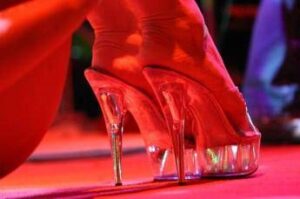 Pacchetti benessere a base di ecstasy, cocaina e sesso: arrestata a Roma