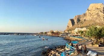 Palermo, alga tossica a Sferracavallo: divieto di balneazione