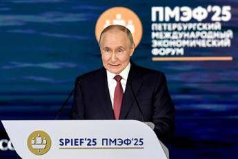 Putin: “Siamo unico popolo con Kiev, per questo tutta l’Ucraina è nostra”