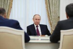 Putin condanna gli attacchi all’Iran: “Atto di aggressione ingiustificato”