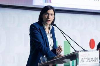 Referendum e tensioni dopo voto, nel Pd per ora no alla resa dei conti