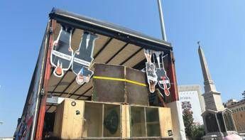 Roma Pride 2025, sagome di Netanyahu, Trump, Musk e Rowling a testa in giù