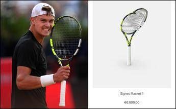 Rune, la strana idea sul web: racchette rotte vendute a… 6mila euro