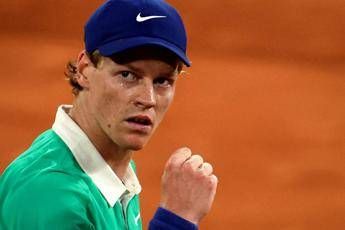 Sinner oggi, live finale Roland Garros 2025 contro Alcaraz. La diretta