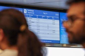 Stop voli per guasto a centro radar Milano, traffico aereo tornato regolare