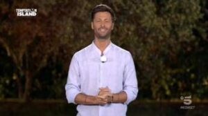 Temptation Island, Bisciglia anticipa: “Vedrete una cosa mai successa prima”