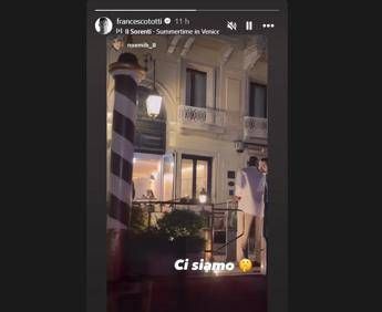 Totti e Noemi a Venezia, coincidenza o invito vip dai Bezos?