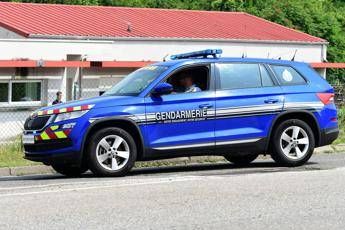 Tragedia a un matrimonio in Francia: sparano durante la festa, uccisa la sposa