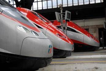 Treni, rallentamenti sulla Roma-Napoli: ritardi fino a 4 ore