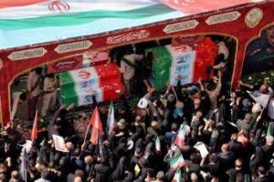 Trump: “Bufala i 30 miliardi per nucleare Iran”. A Teheran folla per addio a ‘martiri’ guerra