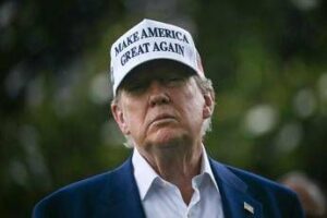 Trump: “Iran vuole negoziare, pazienza è finita”. Teheran: “Bugiardo, mai chiesto incontro”
