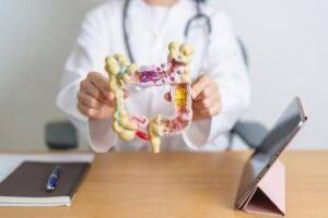 Tumori, Garufi (San Camillo): “Il tumore del colon retto si può prevenire ma l’adesione agli screening è troppo bassa”