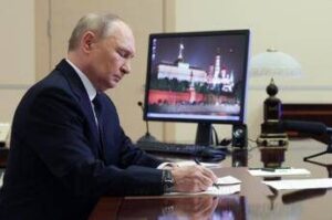 Ucraina, da Putin ancora nessun commento su maxi attacco Kiev: cresce timore per risposta Mosca