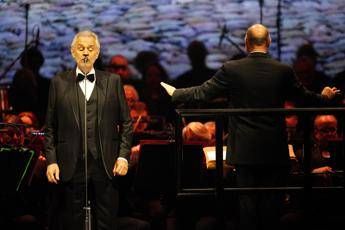 Andrea Bocelli accende il Teatro del Silenzio per i 20 anni della sua fondazione