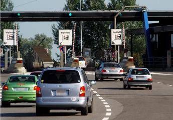 Autostrade, Salvini chiede ritiro emendamento per aumento pedaggi