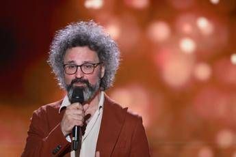 Cristicchi riprende il tour dopo stop forzato per la paralisi di Bell: “Non voglio arrendermi”