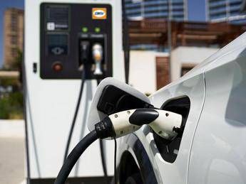 DKV Mobility rete ricarica EV: oltre un milione di punti attivi in Europa