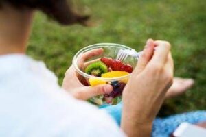 Da colazione a spuntini freschi, il decalogo per combattere il caldo