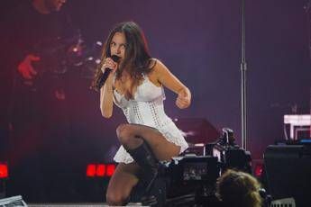 Dalle ceneri di un cuore spezzato alla rinascita rock, lo show di Olivia Rodrigo a Milano