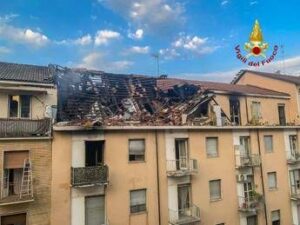 Esplosione in appartamento a Torino, arrestato 40enne: è ricoverato in ospedale