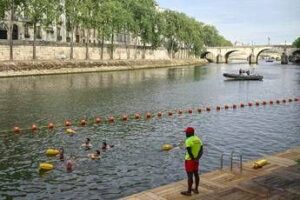Francia, da oggi è possibile tuffarsi nella Senna a Parigi