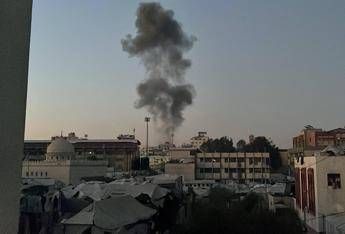 Gaza, raid Idf su chiesa cattolica. Meloni: “Attacchi inaccettabili”
