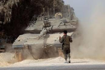 Gaza, rivolta al centro aiuti: “Morti 20 palestinesi”