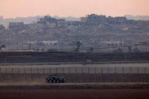 Gaza, “tank Israele sparano contro tende sfollati: morte 12 persone”