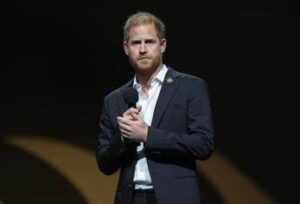 Harry e il viaggio in Angola, tabloid Uk all’attacco: “Imitatore di Diana”