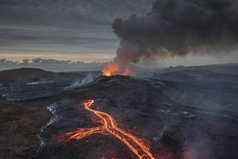 Islanda, erutta vulcano Sundhnukur: evacuati abitanti Grindavik dopo 130 scosse sismiche