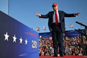 La minaccia dei dazi Usa pesa sull’Europa ma intanto gli affari di Trump vanno a gonfie vele