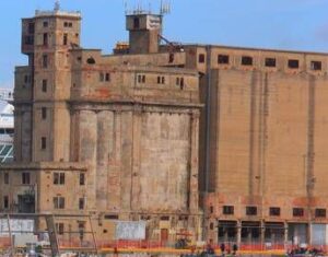 Livorno, allarme bomba su traghetto: scatta maxi emergenza in porto