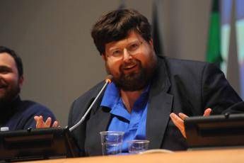 Mario Adinolfi dopo l’Isola dei famosi: “Comincia la fase 2 del dimagrimento”