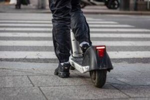 Monopattini elettrici, in arrivo la targa (e l’assicurazione)
