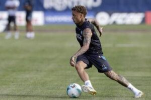 Napoli, dribbling e ‘rabona’ per Noa Lang: tifosi in estasi