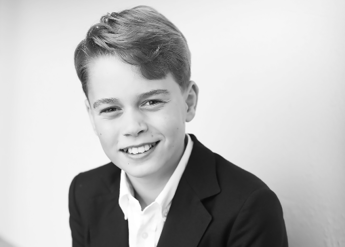 Principe George compie 12 anni, la foto ufficiale e la dedica di Kate e William