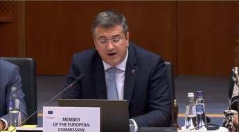 Roma, l’app Julia incassa i complimenti del commissario Ue Tzitzikostas