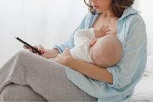 Settimana dell’allattamento, decalogo Iss per la poppata in vacanza