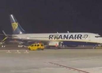Spagna, incendio su volo Ryanair a Maiorca: 18 feriti lievi – Video