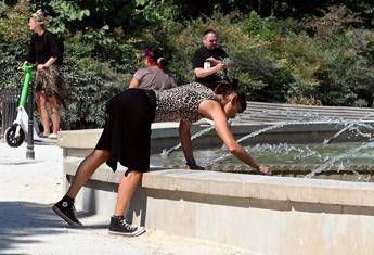 Temperature roventi in Italia, oggi bollino rosso in 20 città per il caldo