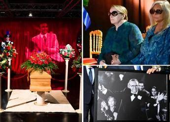 Baudo, aperta la camera ardente: il dolore di Katia Ricciarelli e Mara Venier