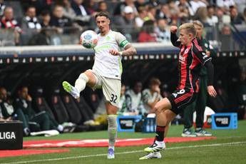 Bundesliga, imbarazzo in tv dopo la partita: i giocatori scambiano maglia, la giornalista li confonde